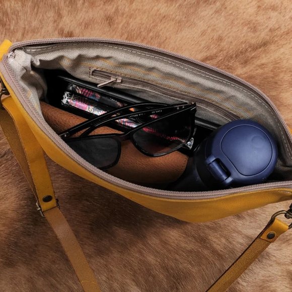 CLEARANCE NEW HANDMADE IN SPAIN MUSTARD YELLOW CROSSBODY - Picture 2 of 3